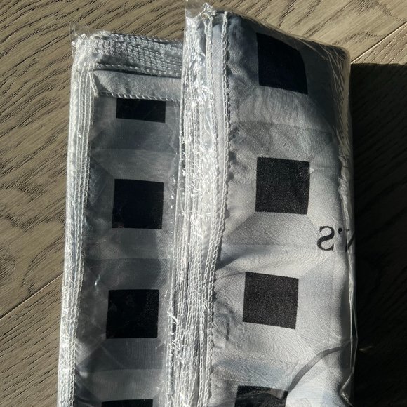 Penhaligon's Authentic Handbag Scarf (25cm*25cm) (50 sheets) - Picture 4 of 5